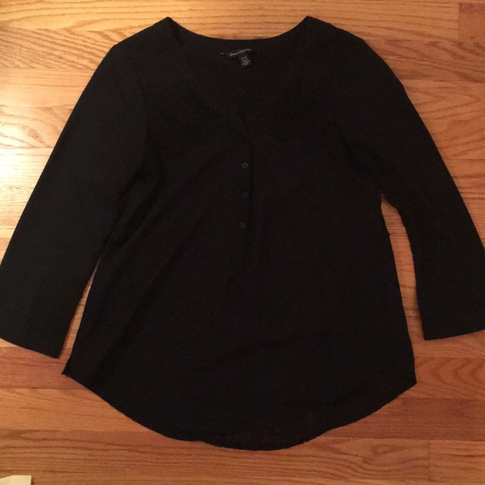 Black quarter sleeve chiffon lightweight button up